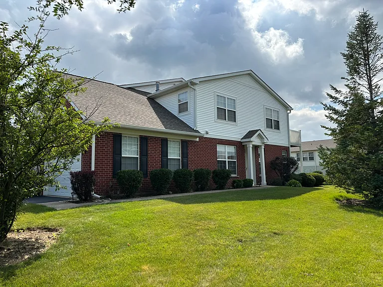2610 Amber Ln — Photo 2