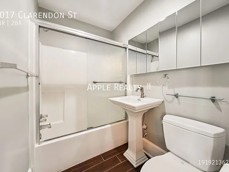 1017 Clarendon St — Photo 11