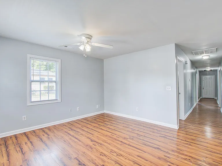 2150 Becker St — Photo 3