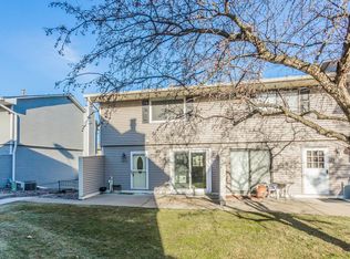 4322 Chatsworth St N, Shoreview, MN 55126