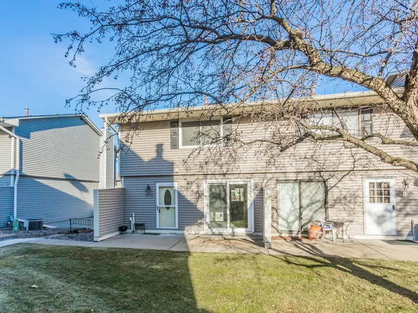 4322 Chatsworth St N, Shoreview, MN 55126