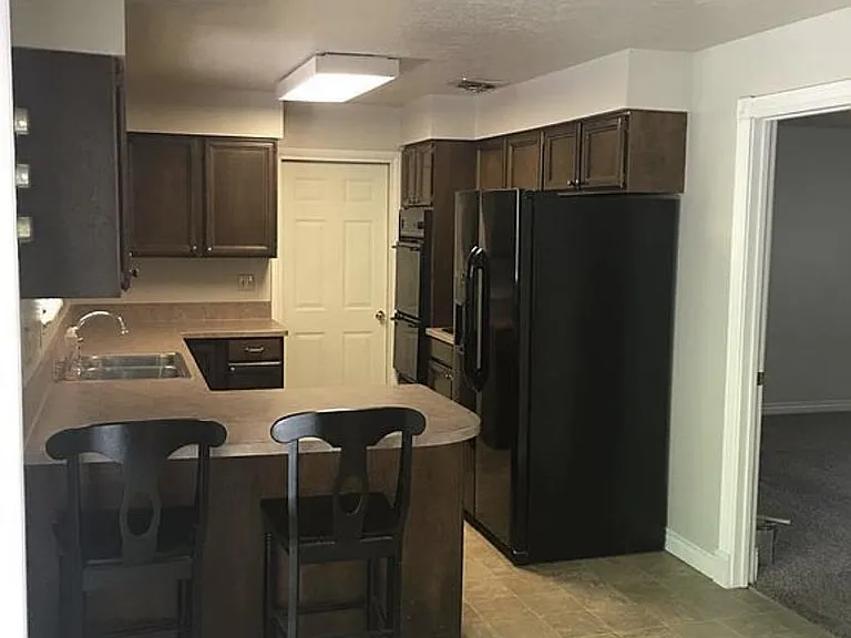 1905 Riviera Cir — Photo 5