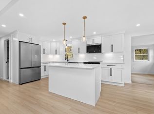 17 Susan Ln, Bellingham, MA 02019