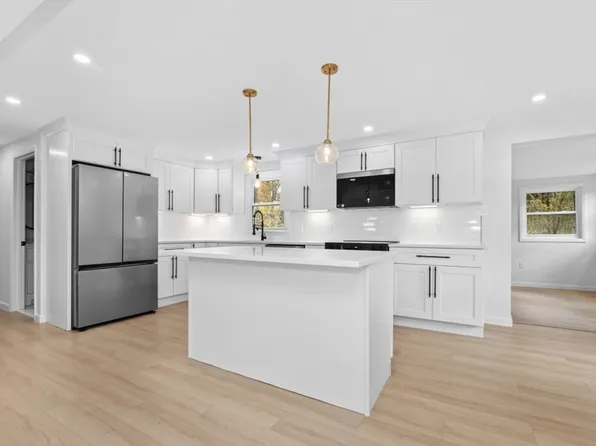 17 Susan Ln, Bellingham, MA 02019