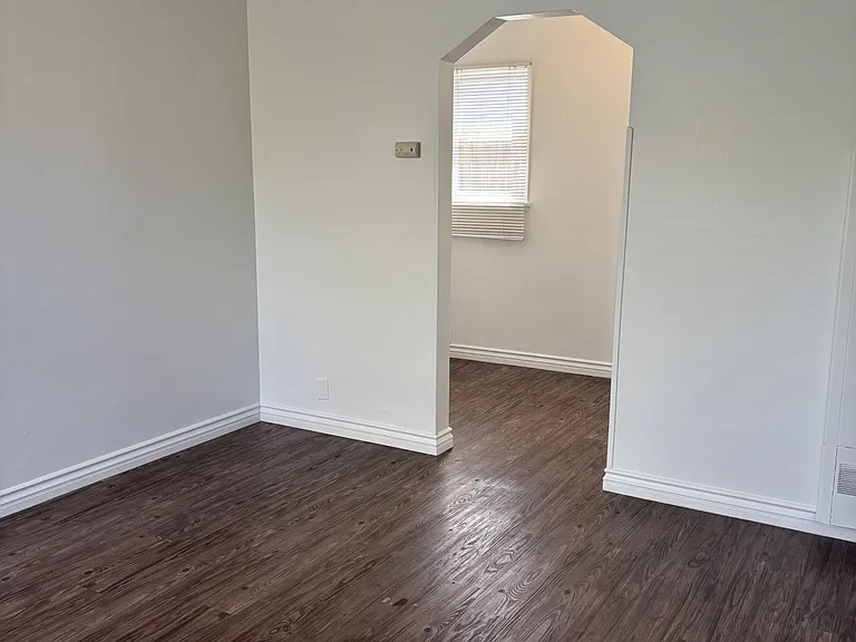 620 Temple Ave #B — Photo 7