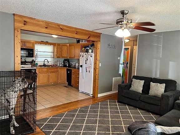 5th image of 403 Suncrest Dr