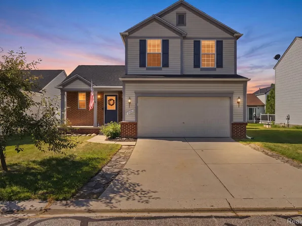 5189 Meadow Crest Cir, Holly, MI 48442