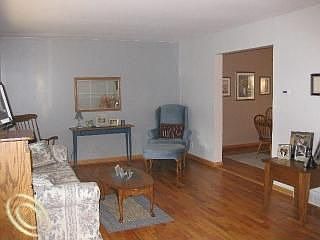 3rd image of 36401 Joanne St