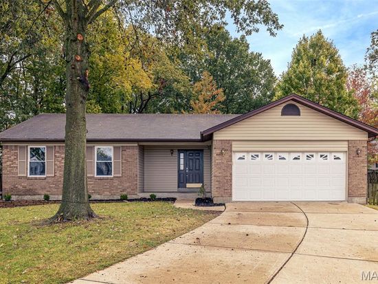 212 Agamemnon Ct, Saint Peters, MO 63376