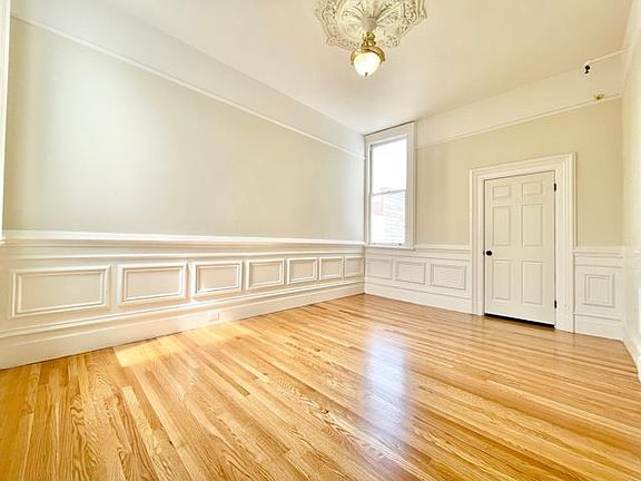 3rd image of 996 Valencia St APT 14