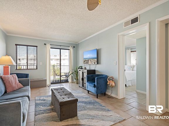 3rd image of 400 Plantation Rd #1213