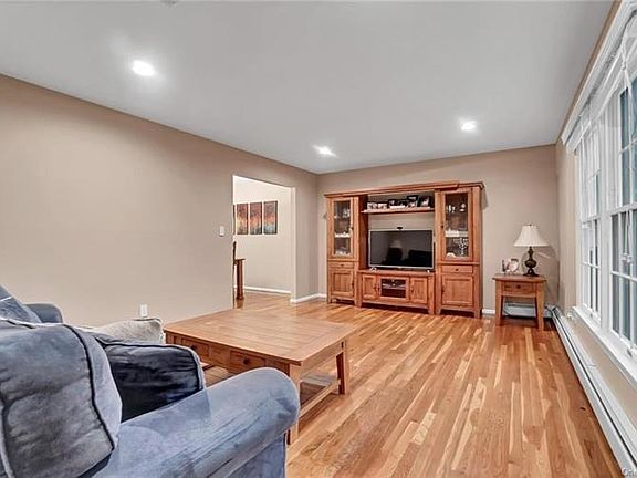 5th image of 4 Mercury Ave