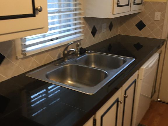 3rd image of 1814 Oxford Way