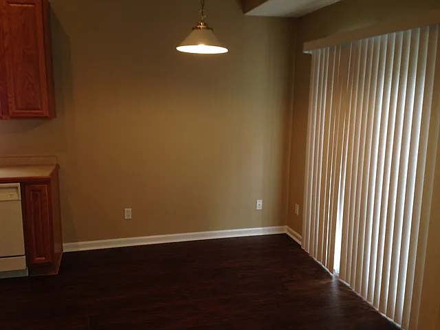 325 Mill Pond Rd — Photo 3