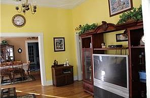 5th image of 803 Short St