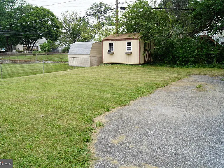 16 Evans Ave — Photo 18
