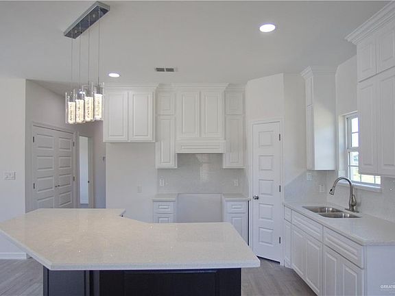 3rd image of 837 S Virginia Ave