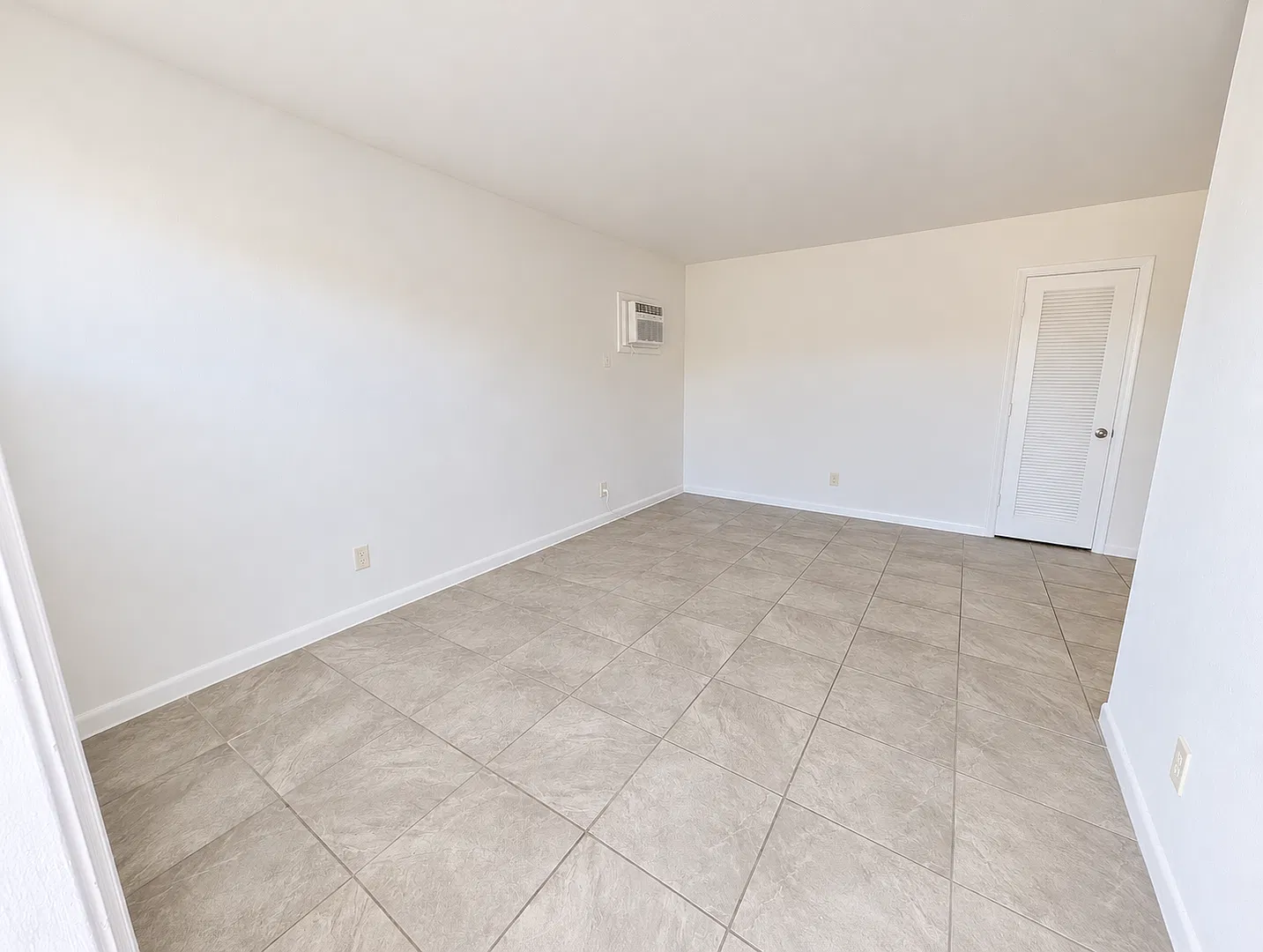 3611 N Dixie Hwy — Photo 3