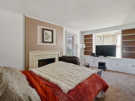 4th image of 3679 Eatonbrook Rd