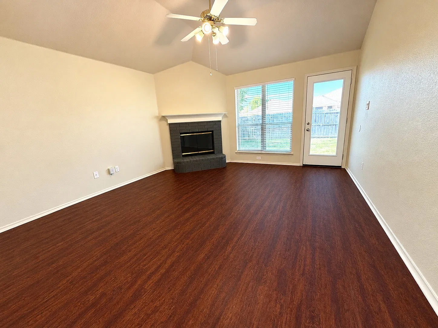 3 bed, 1465 sqft, $2,025 — Photo 2