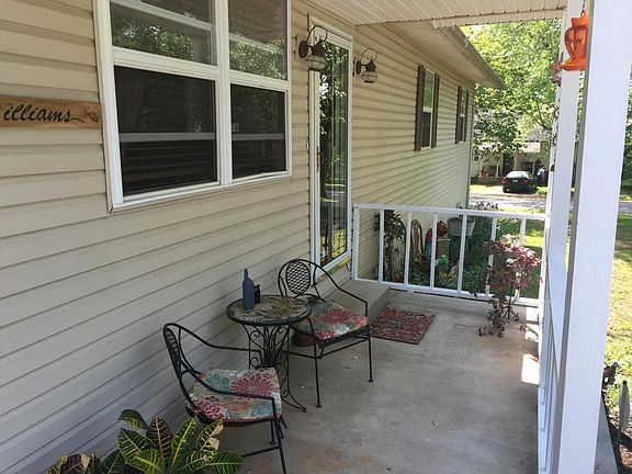 4th image of 108 W Cawlfield St