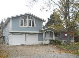 17W463 Eisenhower Rd, Oakbrook Terrace, IL 60181