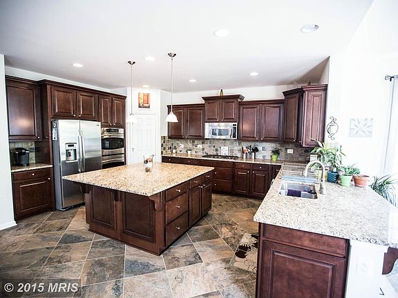 3rd image of 18 Iris Ln