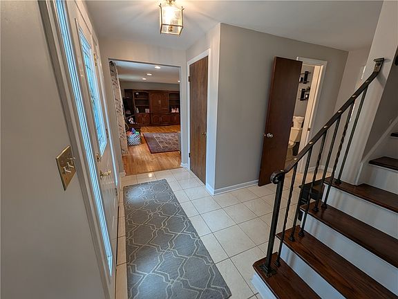 5th image of 100 Southridge Dr