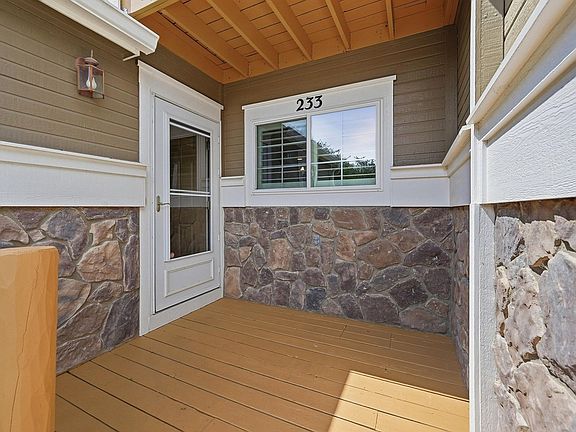 5th image of 233 Rock Bridge Ln