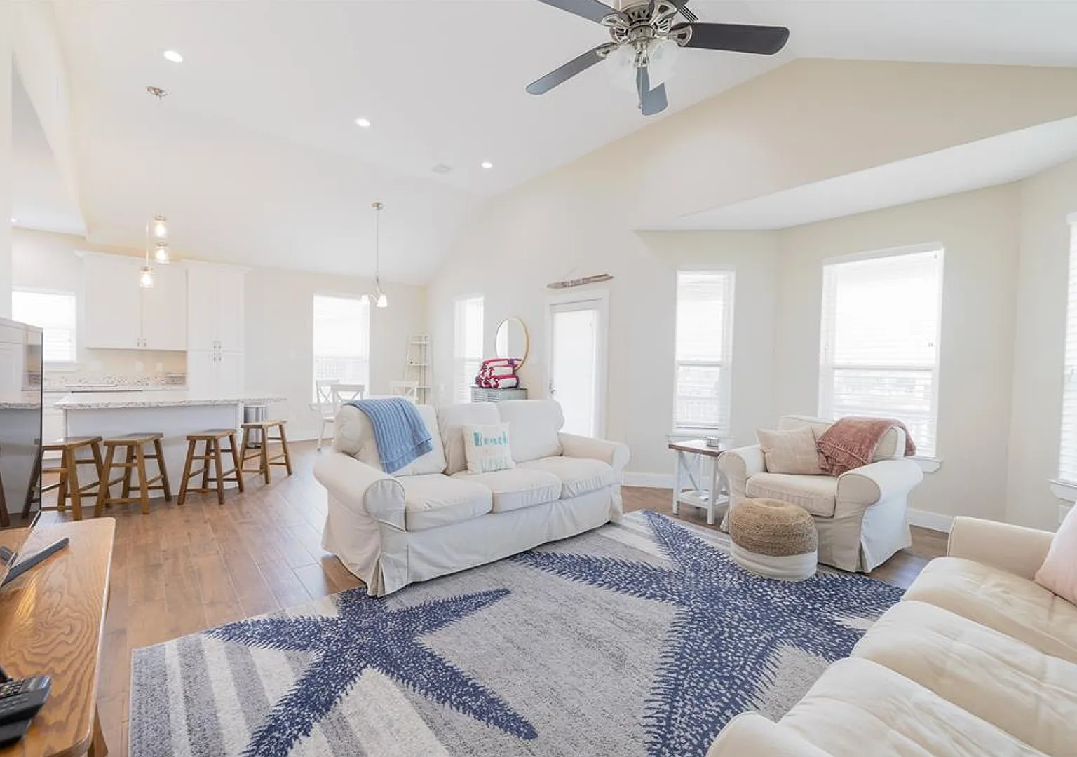 Fully furnished 3 bed 2 bath — Photo 2