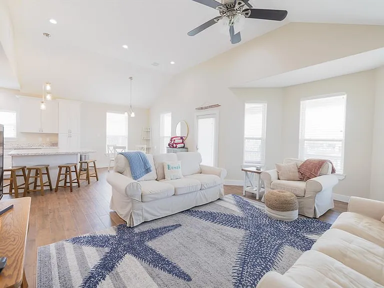 4129 Fort Bend Dr — Photo 2
