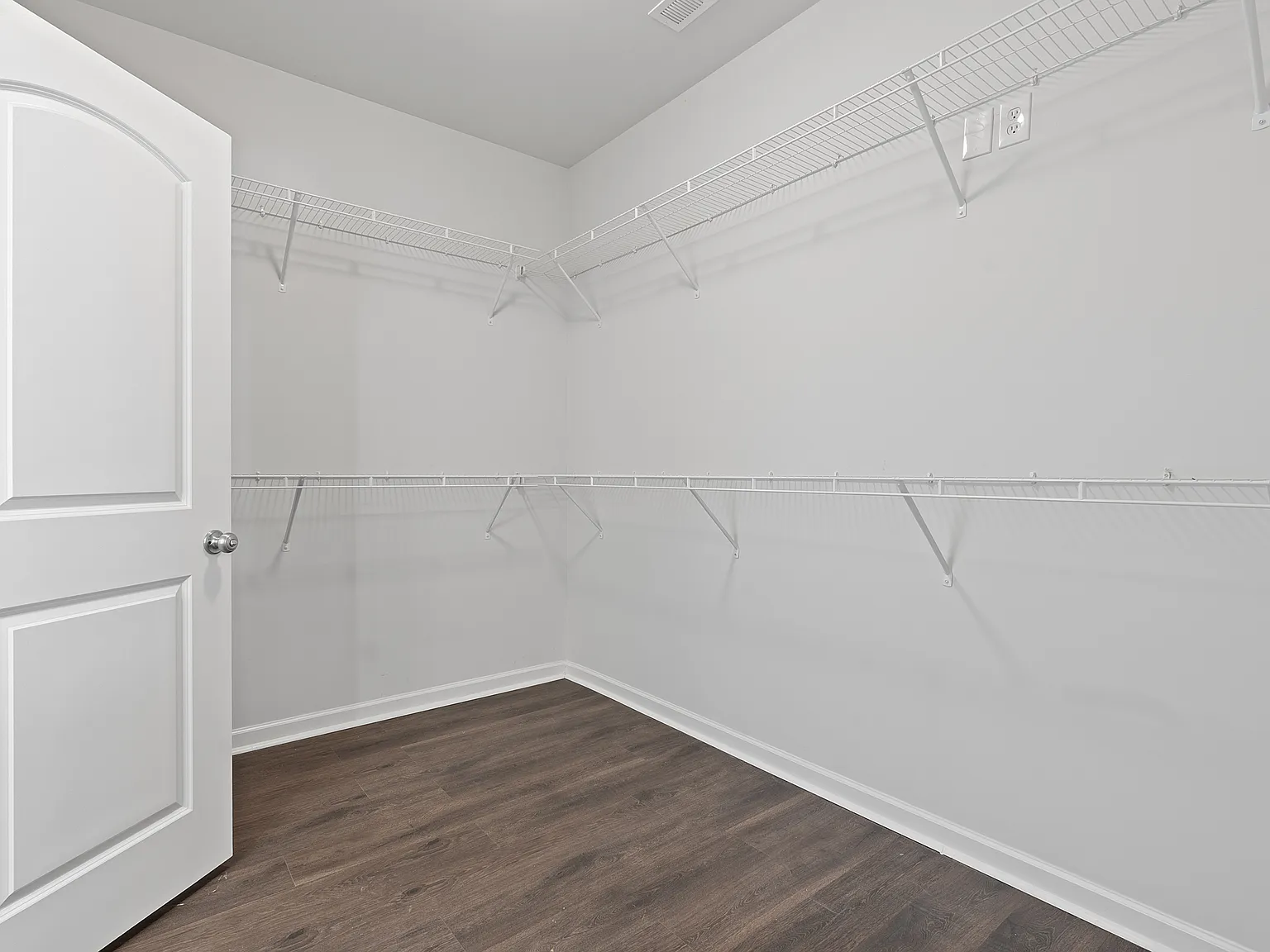4 bed, 4086 sqft, $2,450 — Photo 4