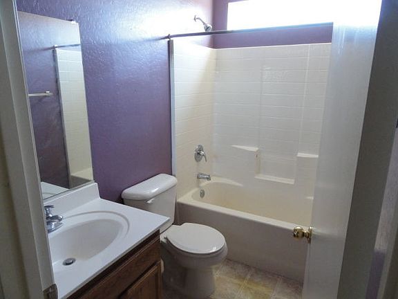 4th image of 5820 S 32nd Ave