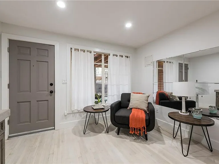 1212 Castle Hill St #7 — Photo 11