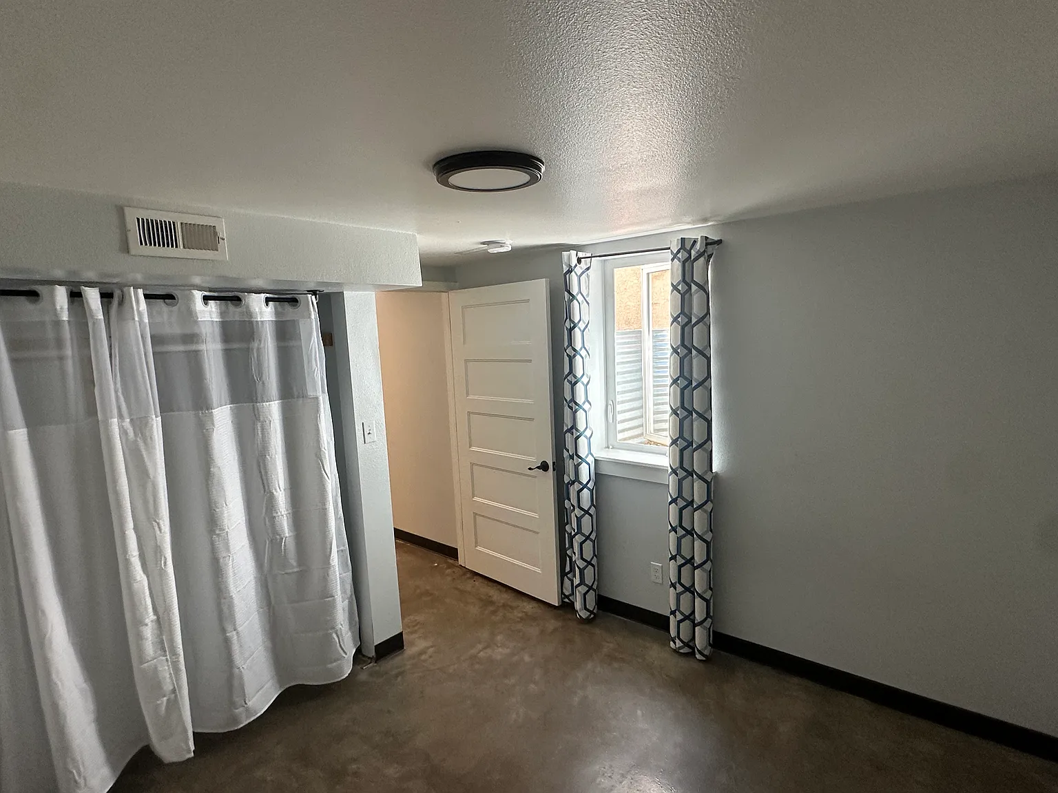 2 bed, 900 sqft, $1,400 — Photo 4