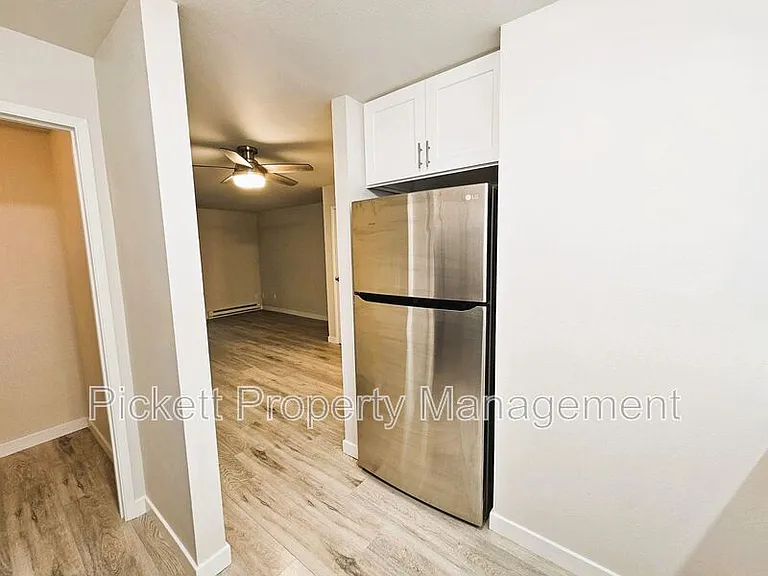 354 NW Edvard St #G — Photo 12