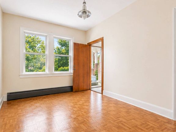 4th image of 1919 Harman St
