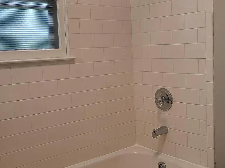 1302 SW Chicago St — Photo 3