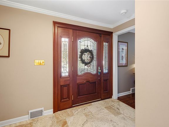 5th image of 421 Oaklawn Dr