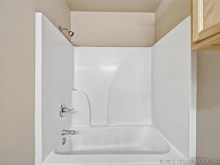 1411 W Haskell St — Photo 18