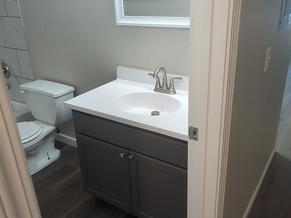 5th image of 612 University Ave SE #3