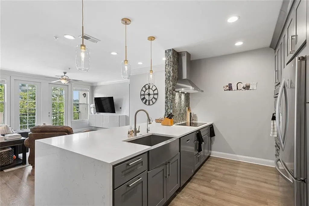 3 bed, 2.5 bath, 1393 sqft, $3,300 — Photo 4