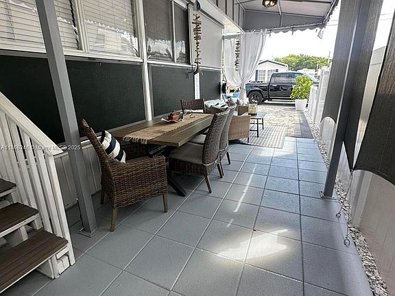 5th image of 325 Calusa St #499