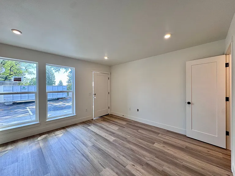 Brand New, Beautiful Townhomes! 2 & 3 Bedrm Units Available — Photo 4
