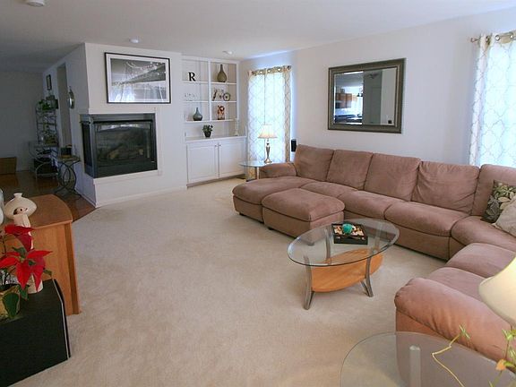 3rd image of 1861 Telford Ct