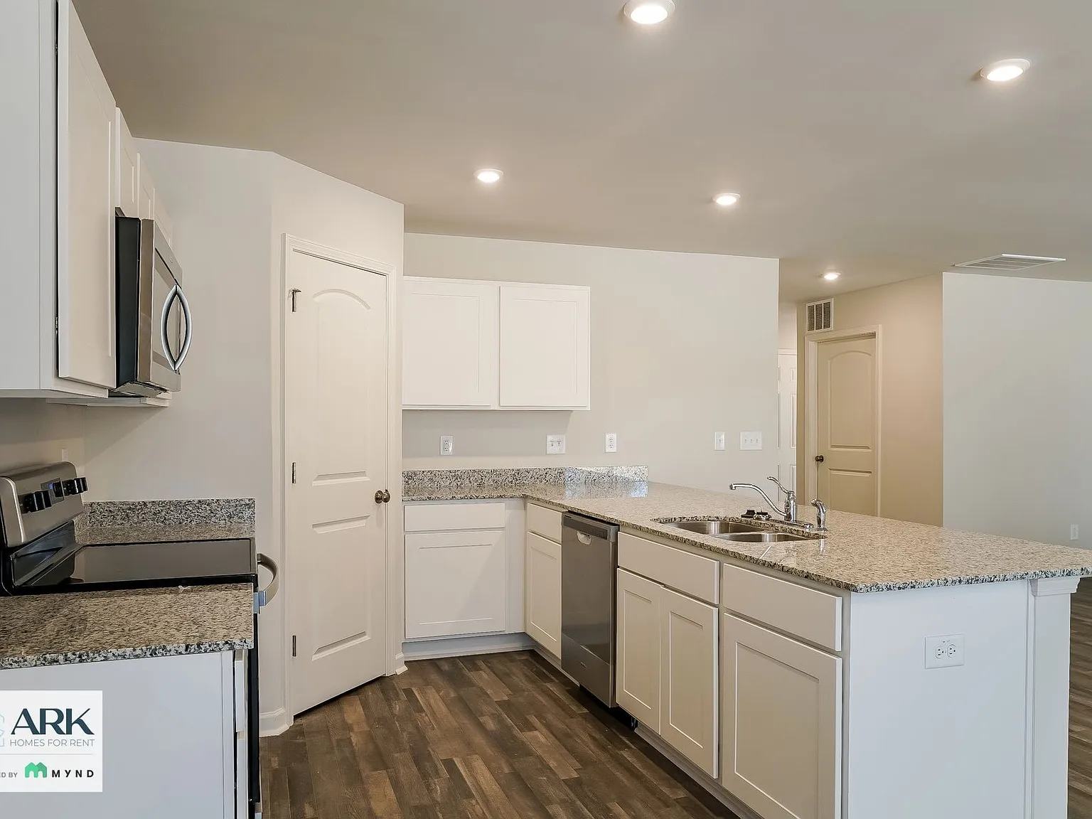 4 bed, 2.0 bath, 1776 sqft, $1,935 — Photo 4