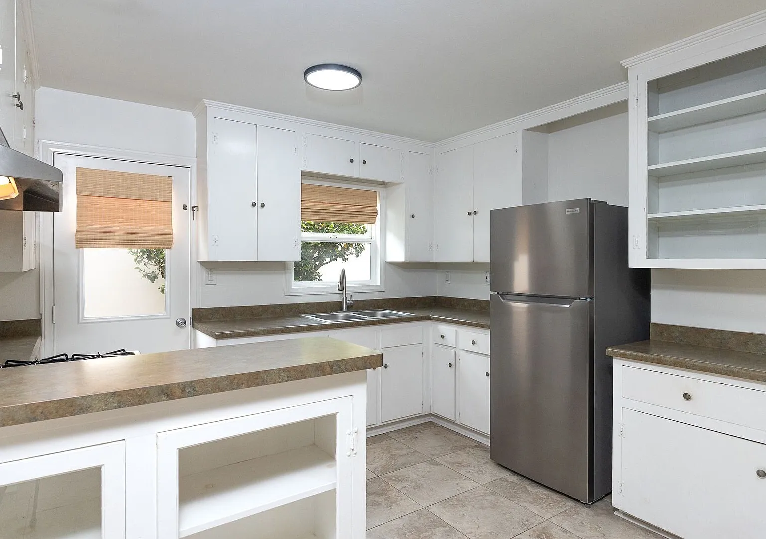 3 Bedroom + 2 Bathroom Duplex | Silverstrand | Oxnard | Unfurnished — Photo 4