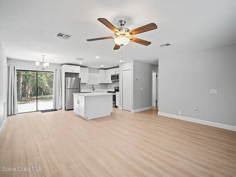 1328 Union St SE — Photo 6