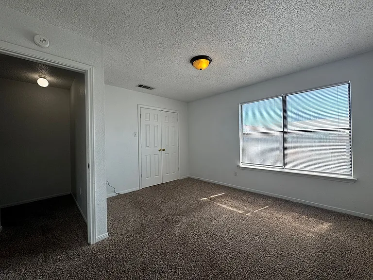 1306 Monroe Lp — Photo 9
