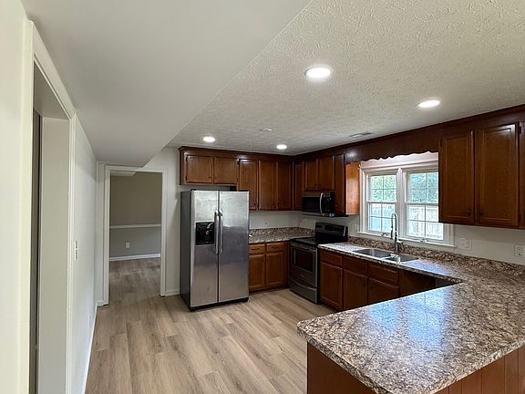 5th image of 725 Terrace Dr